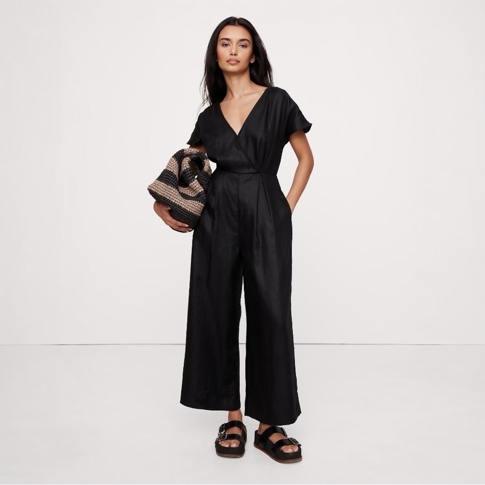 NWOT Banana Republic Linen V Neck Jumpsuit